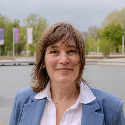 Christy de Back Christy-op-de-campus-web